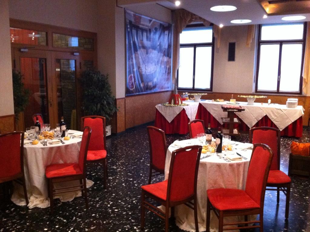 Hotel Piemonte Lanzo Torinese Eksteriør billede
